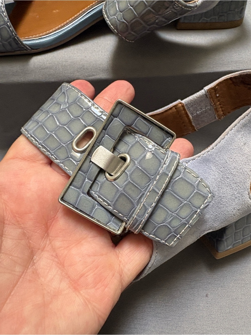 Donald Pliner Vixi Heeled Sandal croc Light Blue Sz 6.5 - Picture 3 of 10